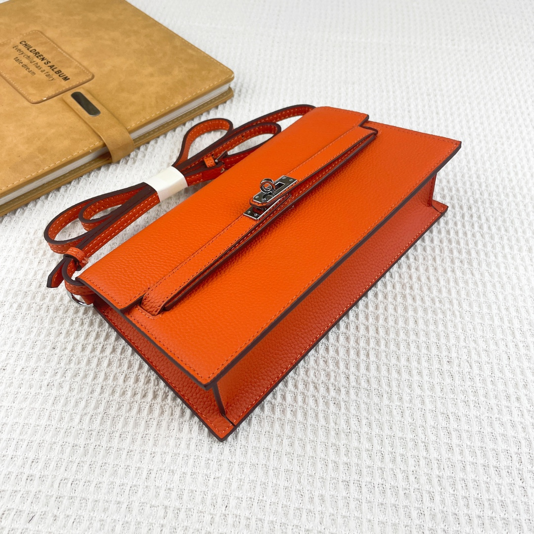 The New Hermès Kelly Shoulder Bag-orange color