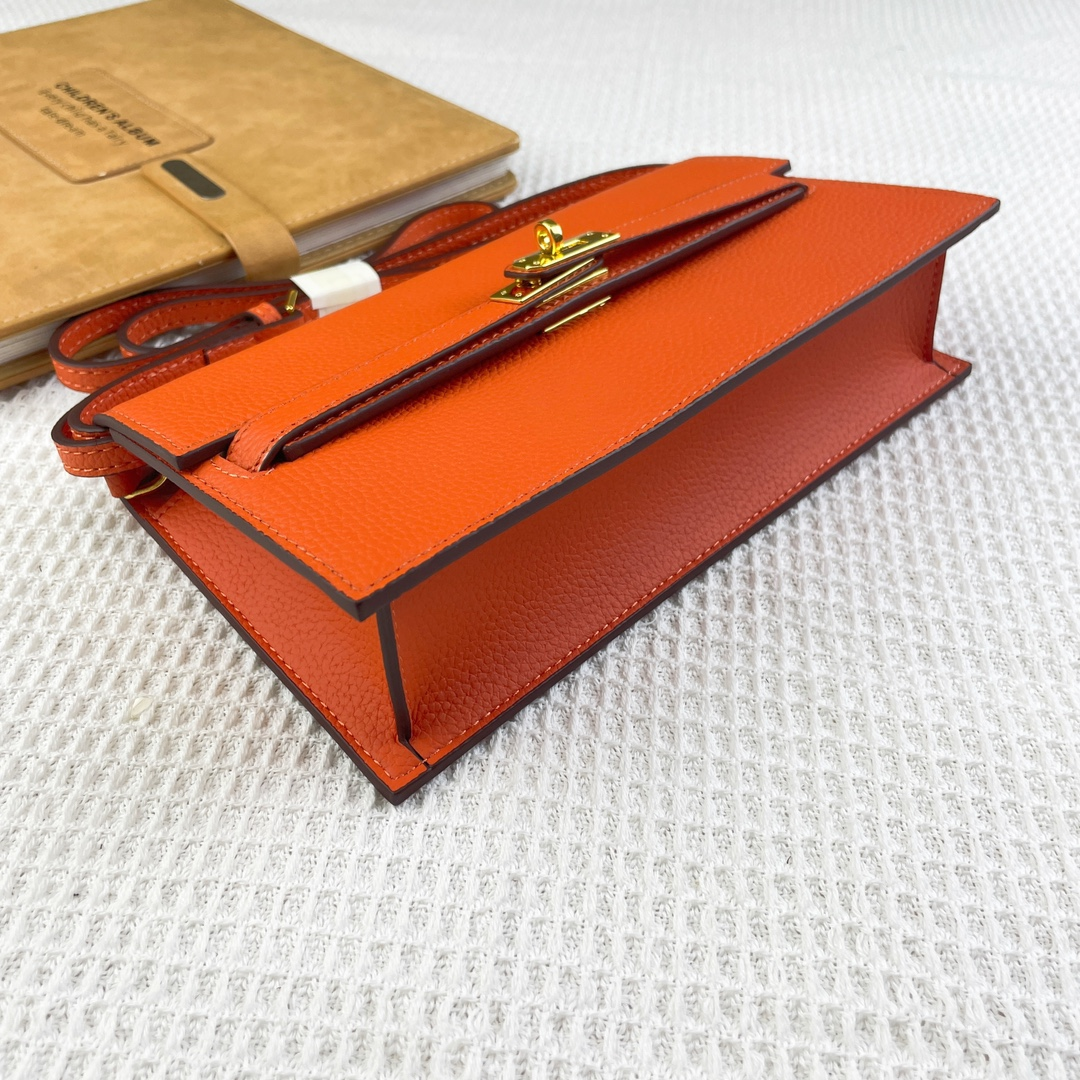 The New Hermès Kelly Shoulder Bag-orange color