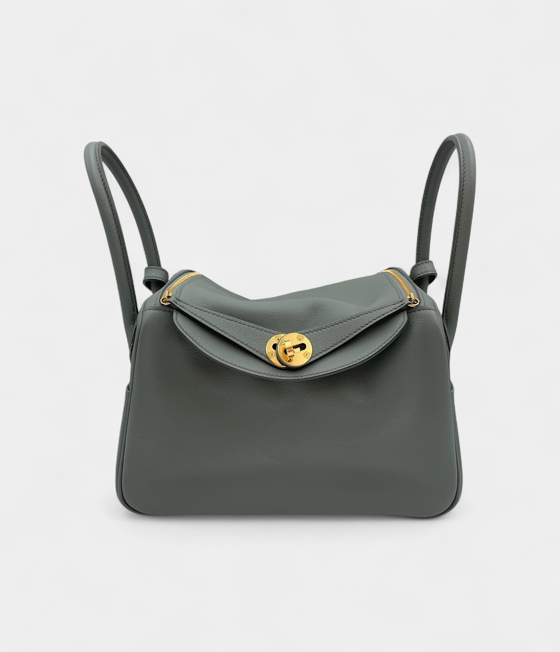 Hermès Lindy 26 in Almond Green Evercolor Leather With Gold Hardware