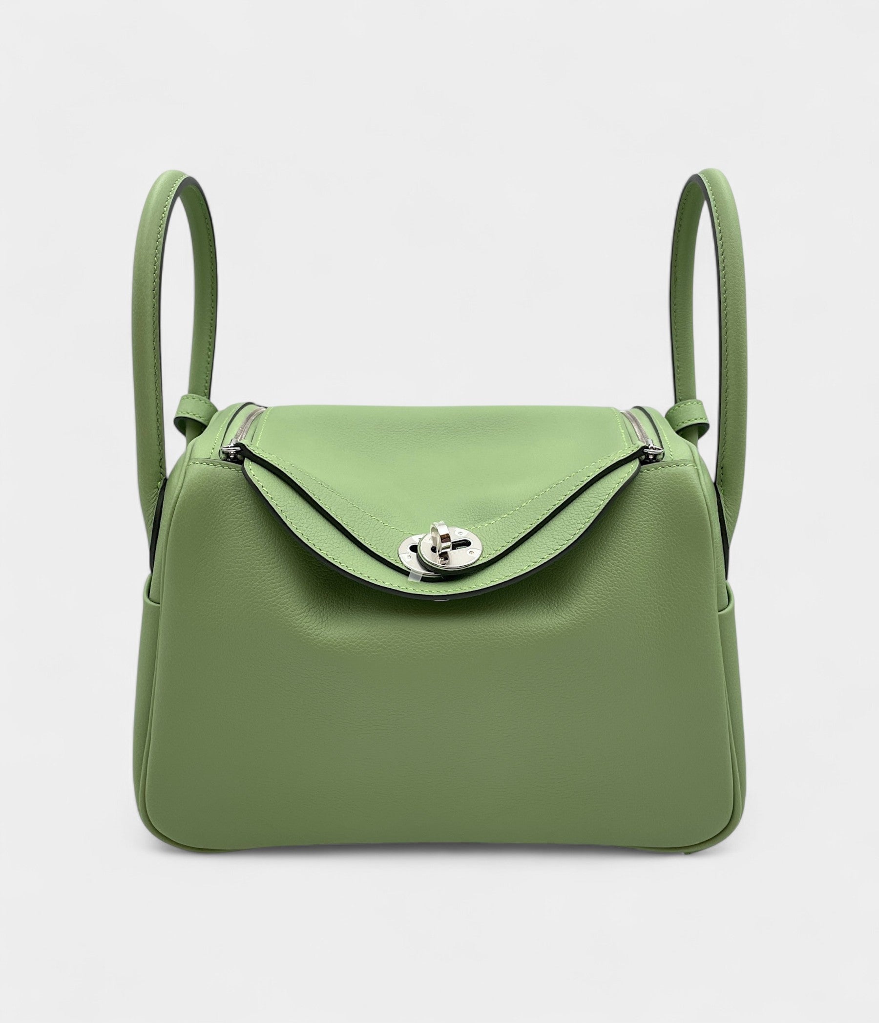 Hermès Lindy 26 in Green Cricket Evercolor Leather with Palladium Hardware