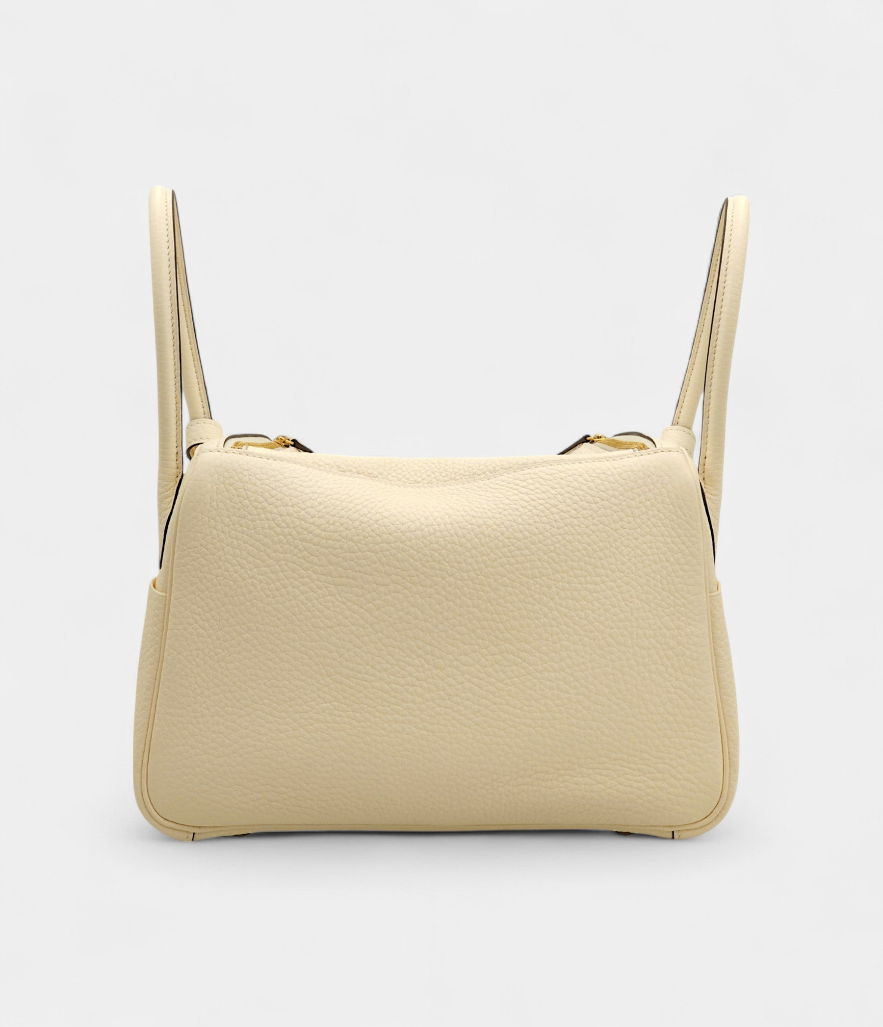 Hermès Lindy 26 in Nata Clemence Leather with Gold Hardware